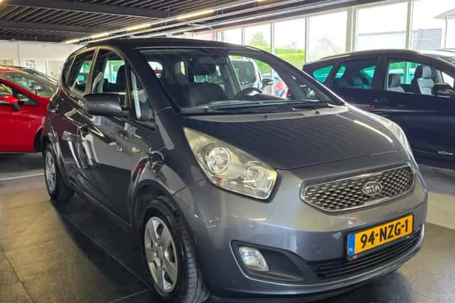 Kia Venga (2011) thumbnail 4