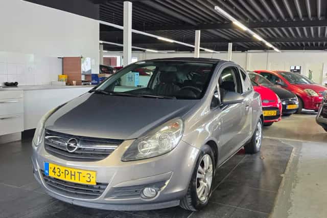 Opel Corsa (2011) thumbnail 1