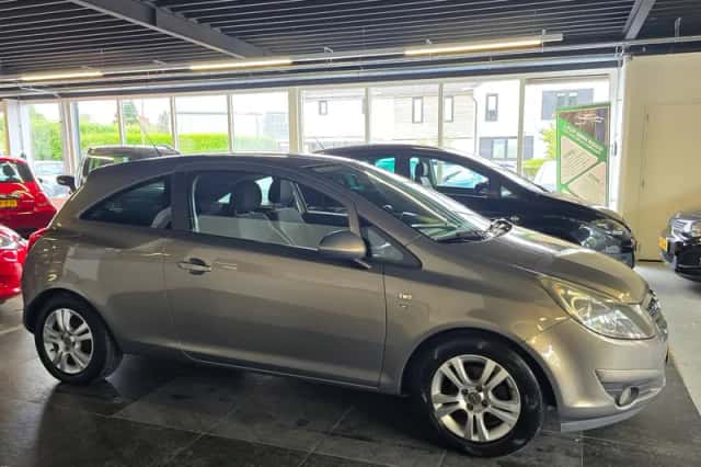 Opel Corsa (2011) thumbnail 5