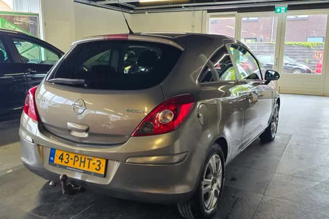 Opel Corsa (2011) thumbnail 6