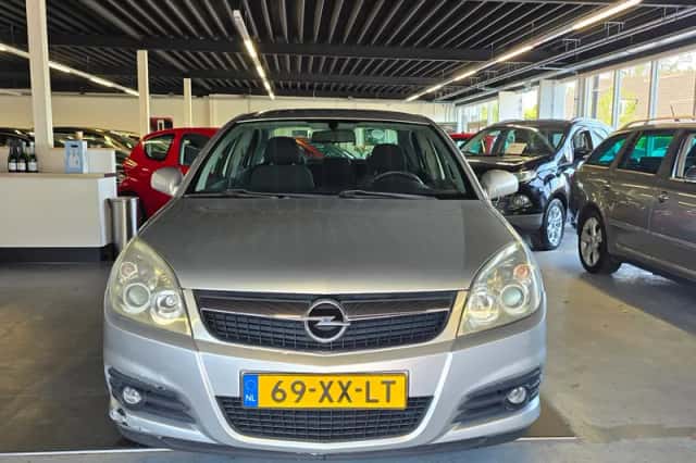 Opel Vectra (2007) thumbnail 4