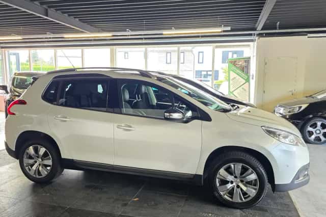Peugeot 2008 (2016) thumbnail 5