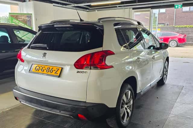 Peugeot 2008 (2016) thumbnail 6