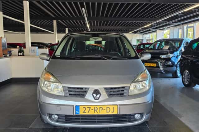 Renault Scénic (2005) thumbnail 3