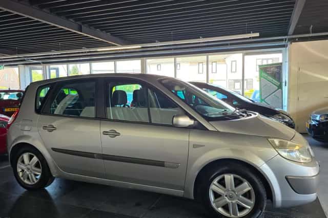 Renault Scénic (2005) thumbnail 5