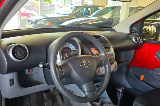 Toyota Aygo (2008) thumbnail 3