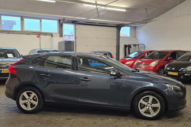 Volvo V40 (2017) thumbnail 5