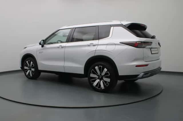 Mitsubishi Outlander (2025) thumbnail 2