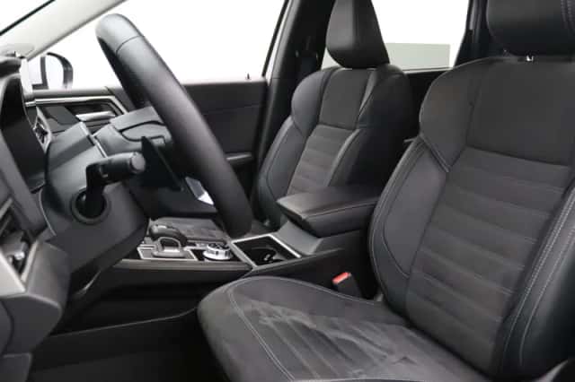 Mitsubishi Outlander (2025) thumbnail 5