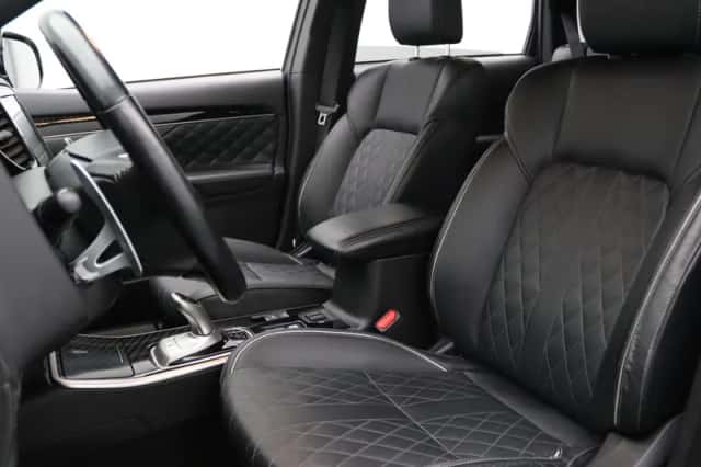 Mitsubishi Outlander (2021) thumbnail 5