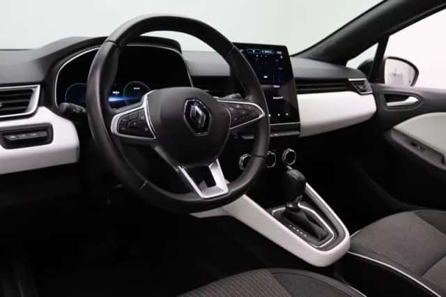 Renault Clio (2023) thumbnail 3