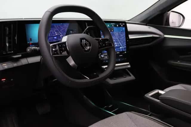 Renault Scenic E-Tech (2025) thumbnail 4