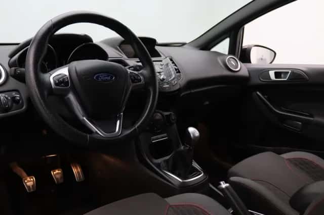 Ford Fiesta (2017) thumbnail 3