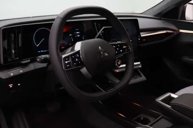 Mitsubishi Eclipse Cross (2026) thumbnail 3