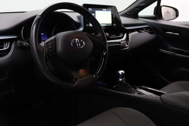 Toyota C-HR (2021) thumbnail 3