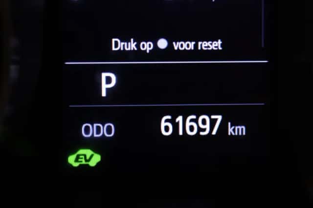Toyota C-HR (2021) thumbnail 4