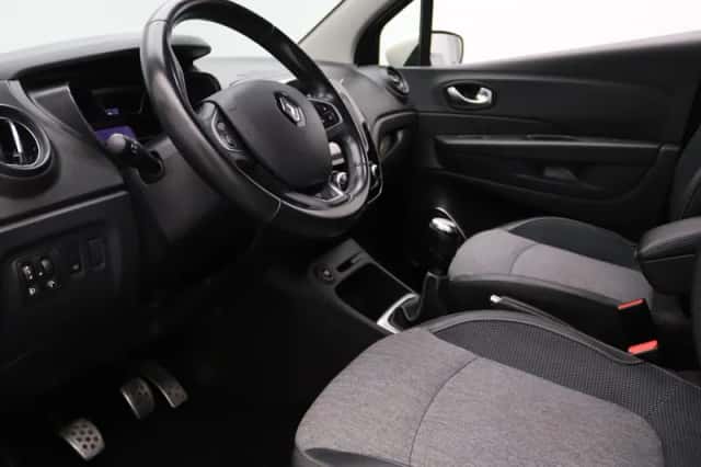 Renault Captur (2018) thumbnail 3