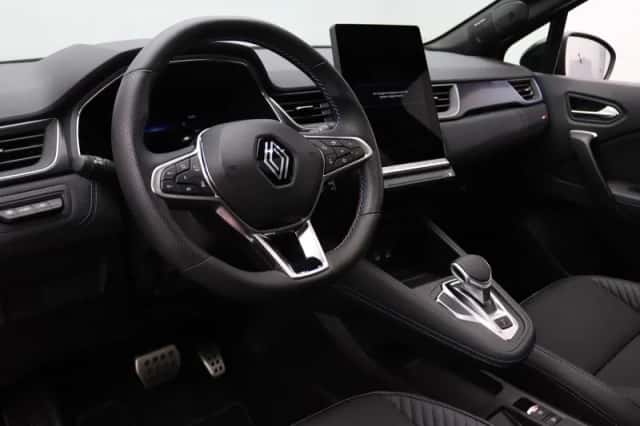 Renault Captur (2025) thumbnail 3
