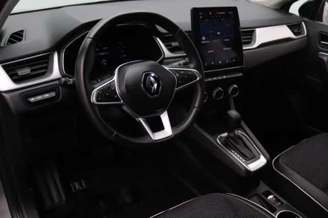 Renault Captur (2024) thumbnail 3