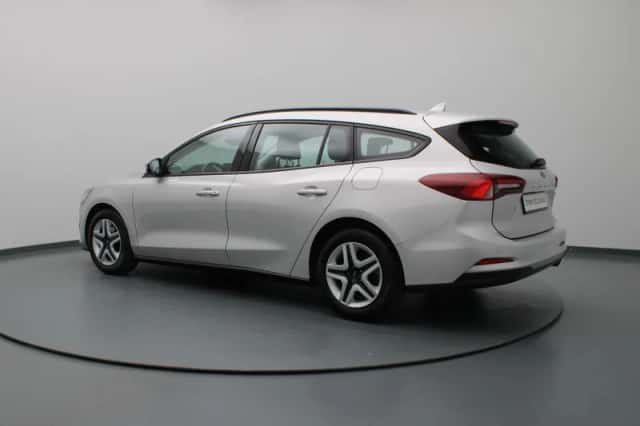 Ford Focus (2022) thumbnail 2
