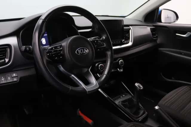 Kia Stonic (2021) thumbnail 3