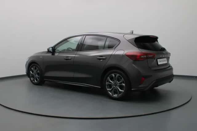 Ford Focus (2023) thumbnail 2
