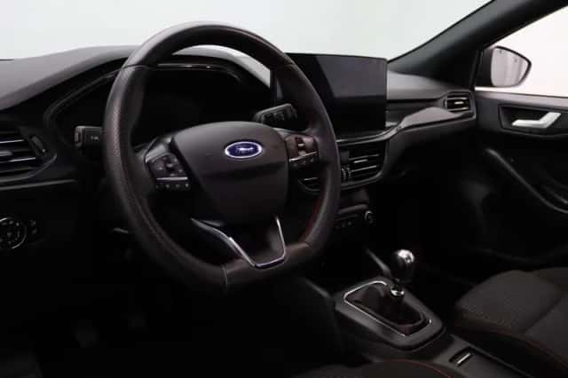 Ford Focus (2023) thumbnail 3