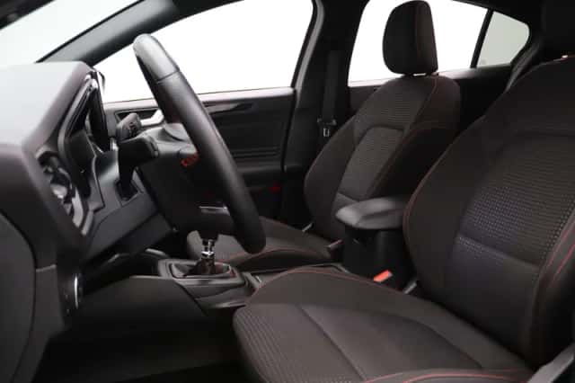 Ford Focus (2023) thumbnail 5