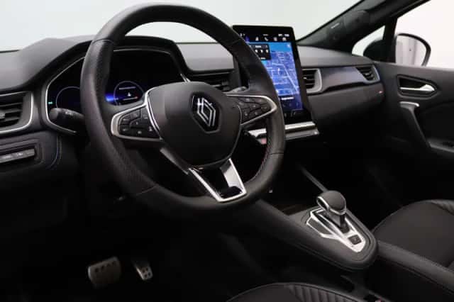 Renault Captur (2025) thumbnail 3