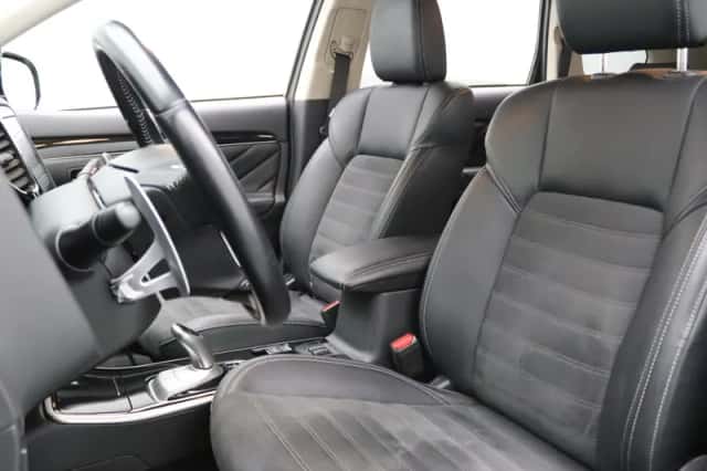 Mitsubishi Outlander (2021) thumbnail 5