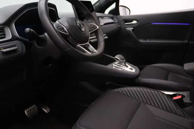 Renault Captur (2025) thumbnail 3