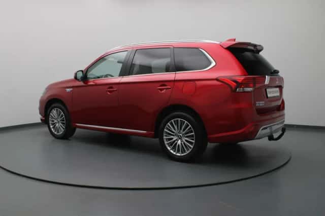 Mitsubishi Outlander (2021) thumbnail 2