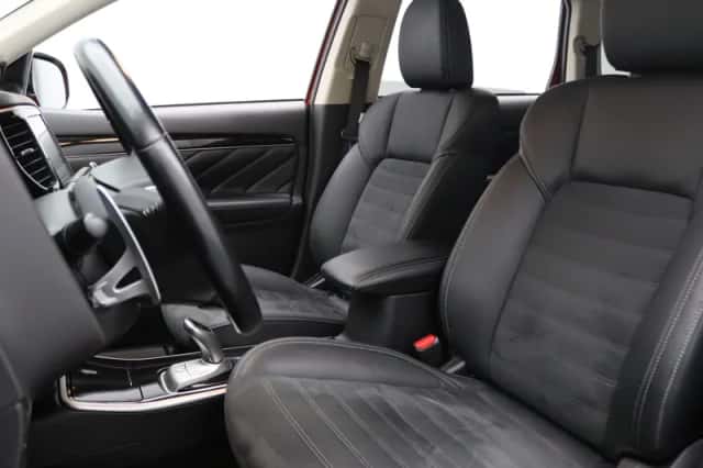 Mitsubishi Outlander (2021) thumbnail 5
