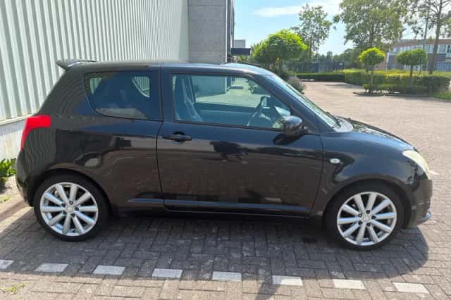 Suzuki Swift (2008) thumbnail 3