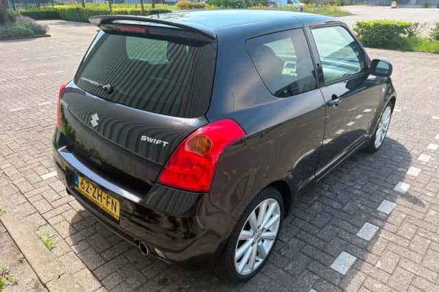 Suzuki Swift (2008) thumbnail 4