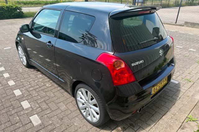 Suzuki Swift (2008) thumbnail 5