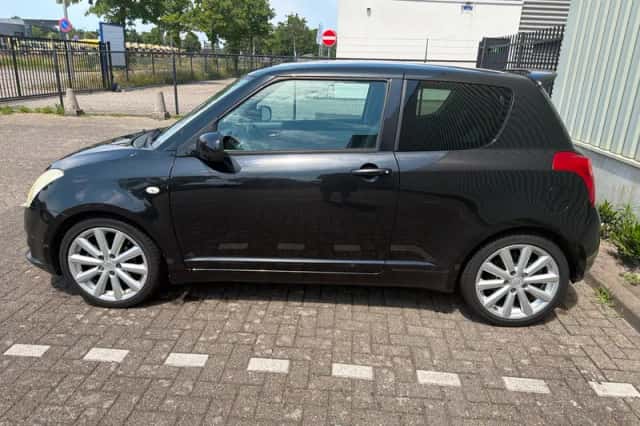 Suzuki Swift (2008) thumbnail 6