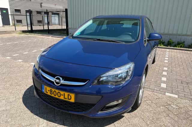 Opel Astra (2013) thumbnail 1