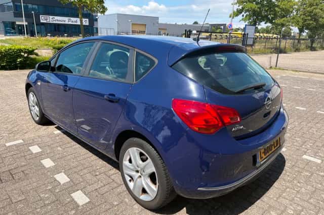 Opel Astra (2013) thumbnail 5
