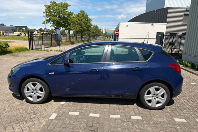 Opel Astra (2013) thumbnail 6