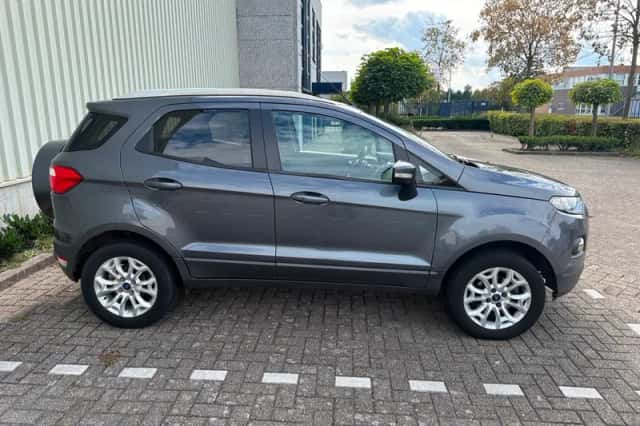 Ford EcoSport (2015) thumbnail 3