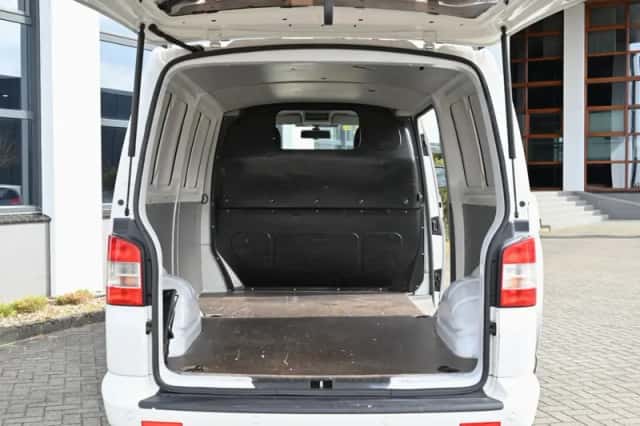 Volkswagen Transporter (2011) thumbnail 11