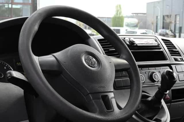 Volkswagen Transporter (2011) thumbnail 12