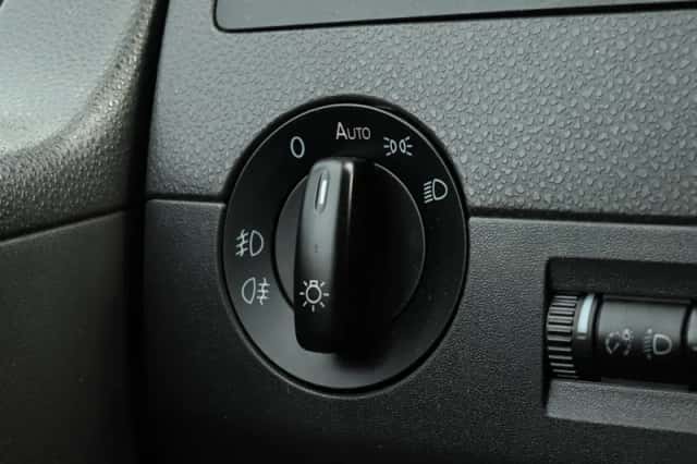 Volkswagen Transporter (2011) thumbnail 18