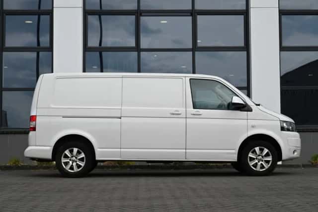 Volkswagen Transporter (2011) thumbnail 5