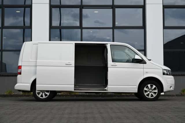 Volkswagen Transporter (2011) thumbnail 6