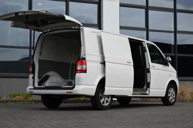 Volkswagen Transporter (2011) thumbnail 10