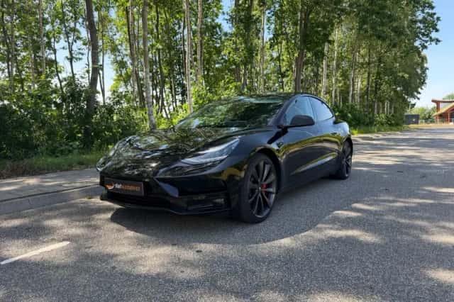 Tesla Model 3 (2020) thumbnail 2