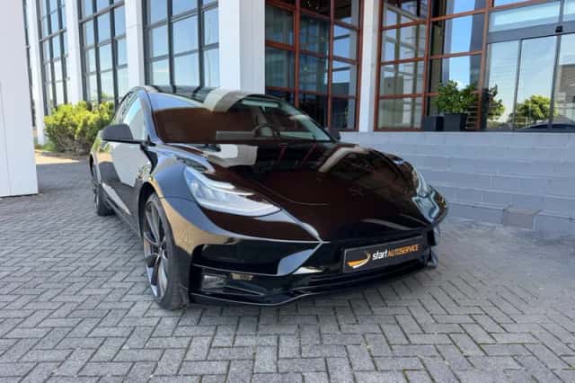 Tesla Model 3 (2020) thumbnail 3
