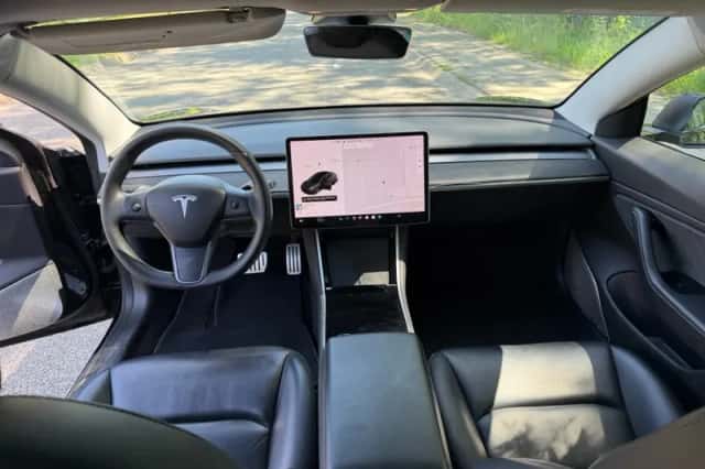 Tesla Model 3 (2020) thumbnail 10